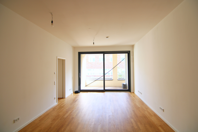 Wohnzimmer mit offener Küche