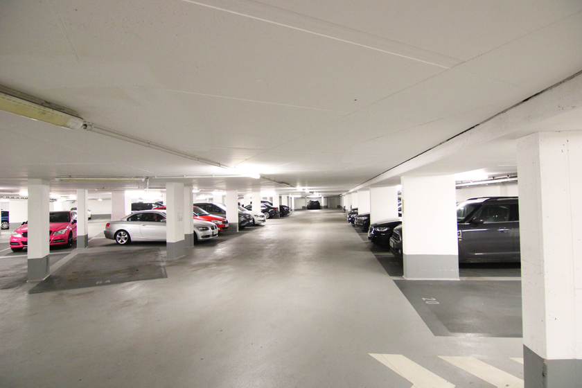 Tiefgaragenplatz vorhanden!