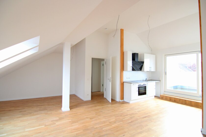 Wohnzimmer mit offener Küche