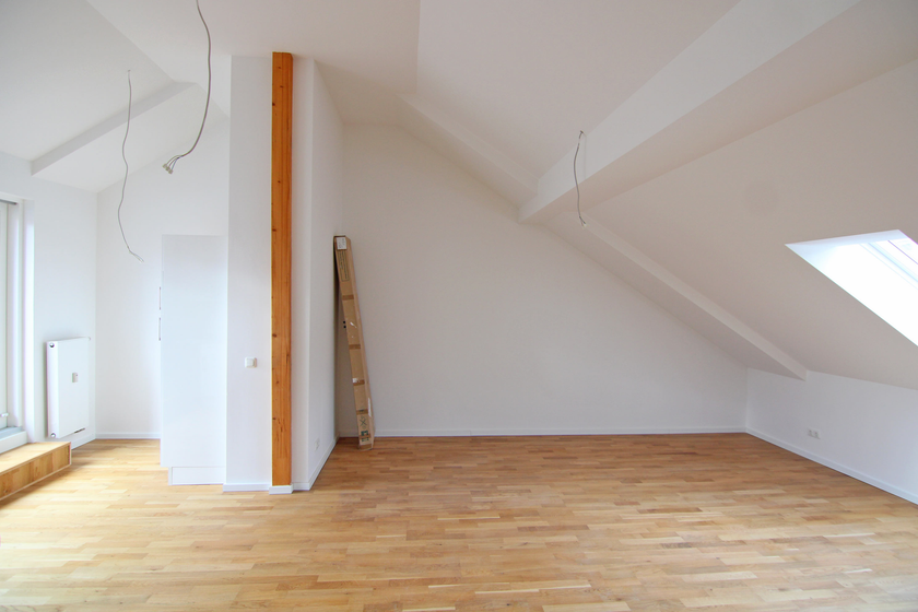 Wohnzimmer mit offener Küche