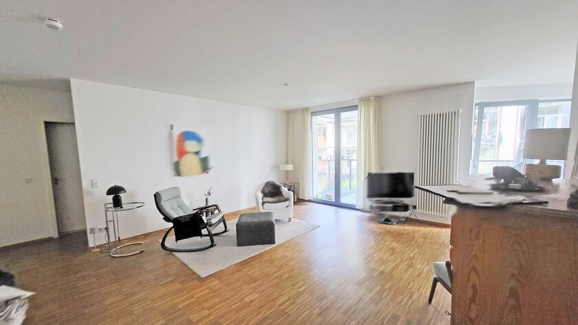 Geräumiges Wohnzimmer