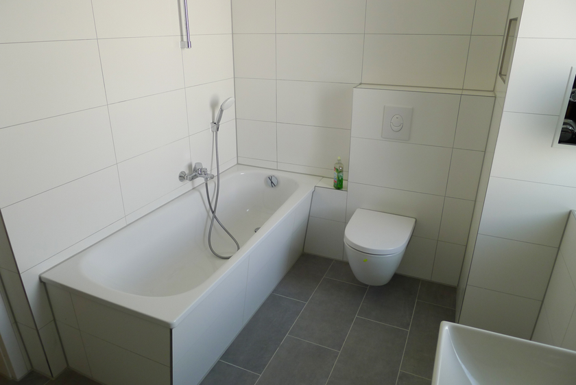 Neues Wannenbad mit Fenster