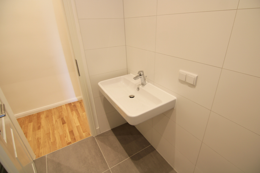 Neues Wannenbad mit Fenster