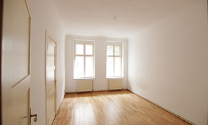 Geräumiges Wohnzimmer