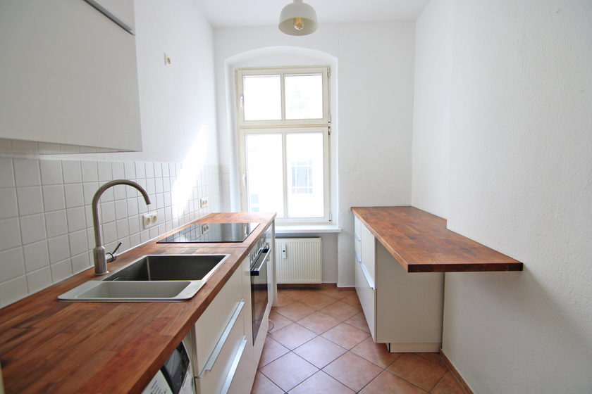 Küche mit kleiner Einbauküche