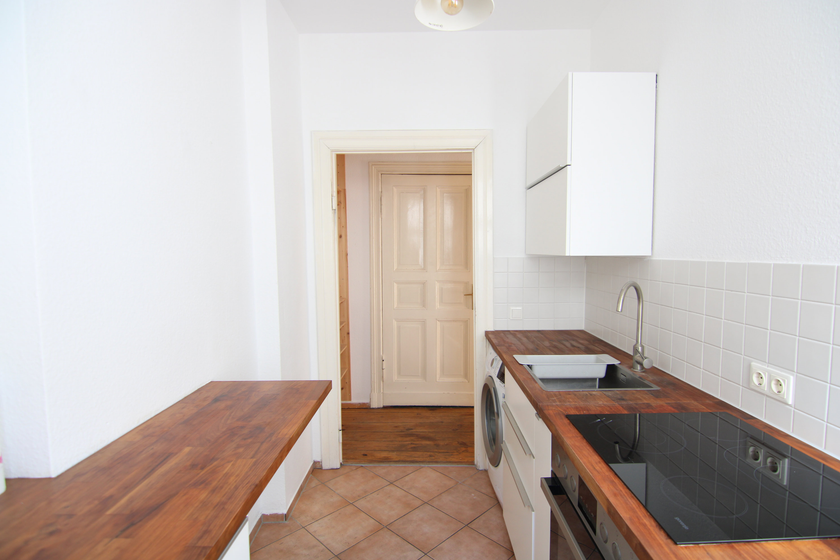 Küche mit kleiner Einbauküche