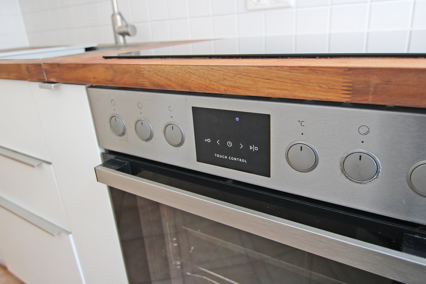 Küche mit kleiner Einbauküche