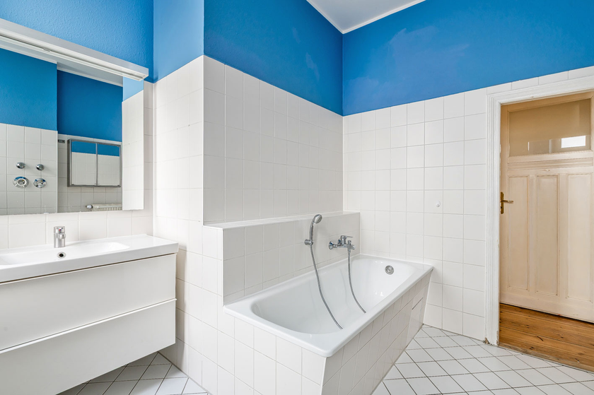 Luftiges Bad mit Fenster