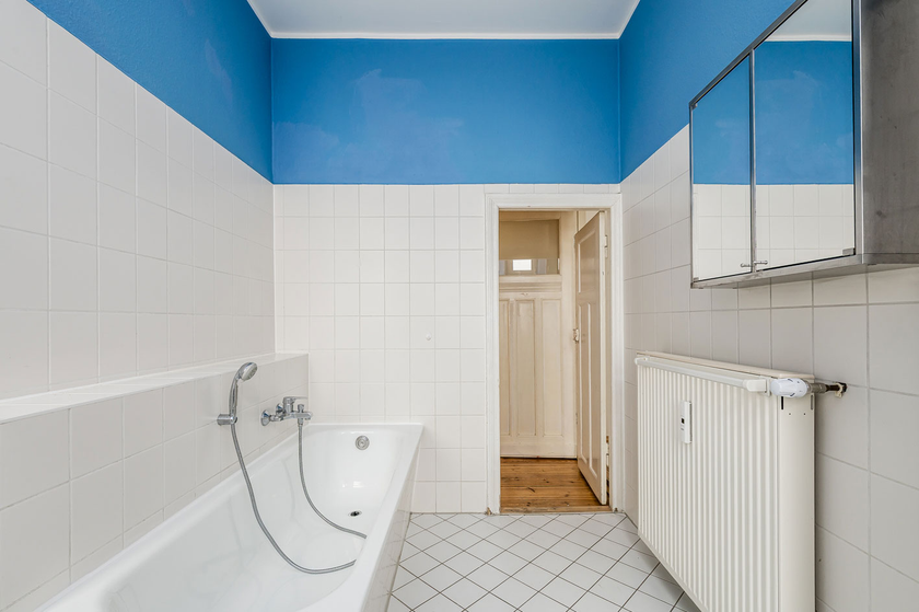 Luftiges Bad mit Fenster