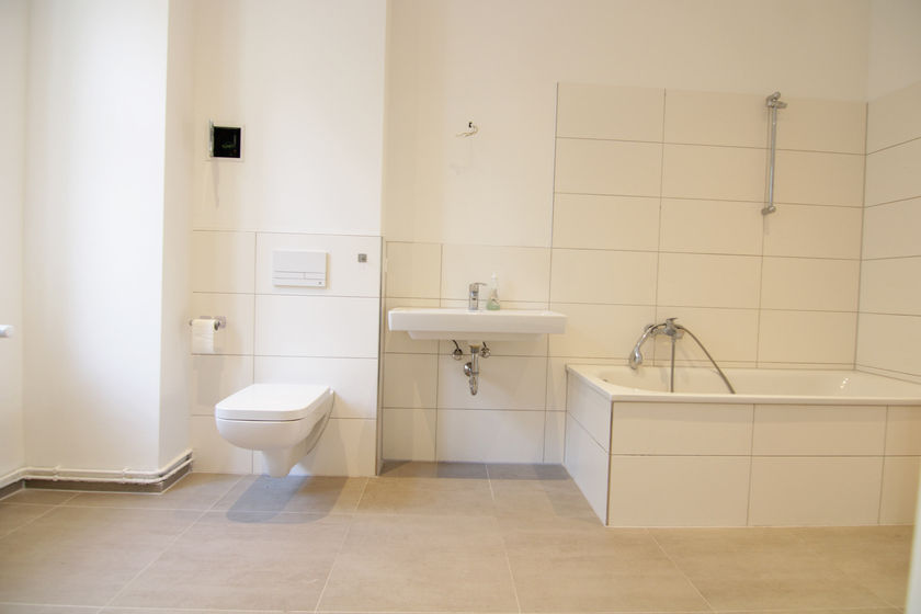 Elegantes, großes Bad