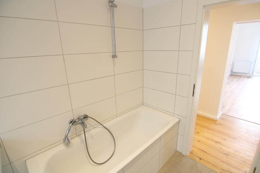 Elegantes, großes Bad