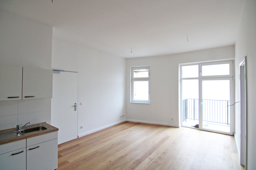 Wohnzimmer mit off. Küche