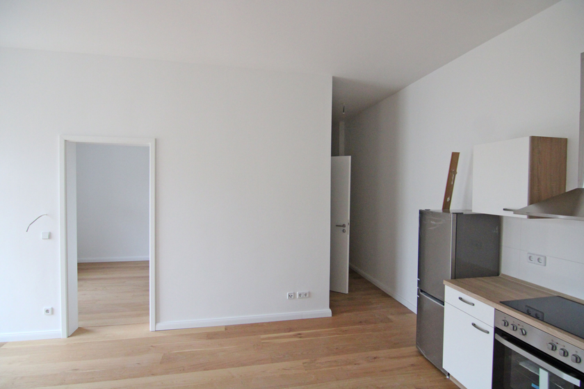 Wohnzimmer mit off. Küche