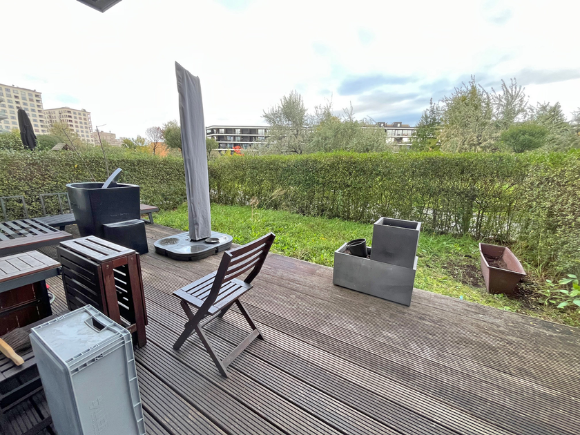 Terrasse mit kleinem Garten