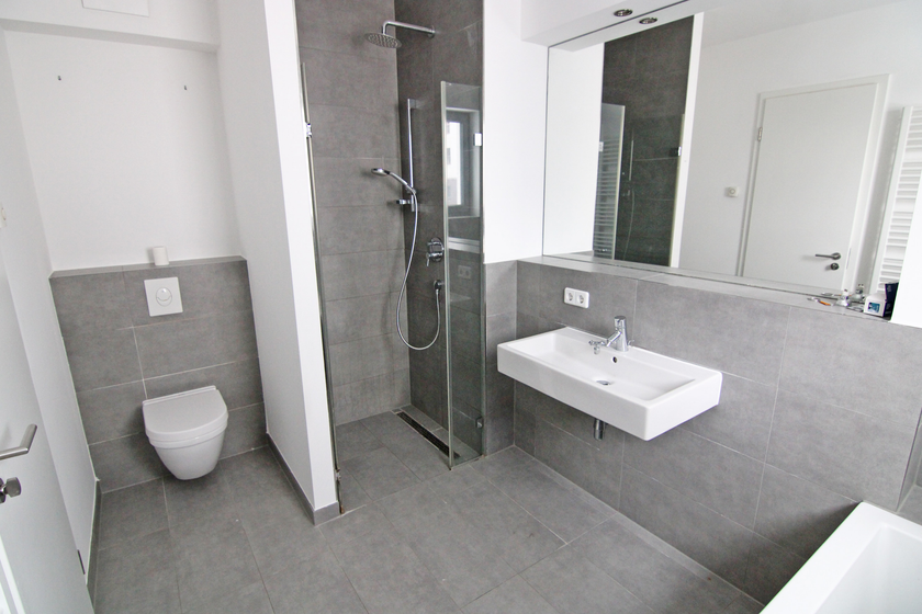 Masterbad mit Wanne+Dusche