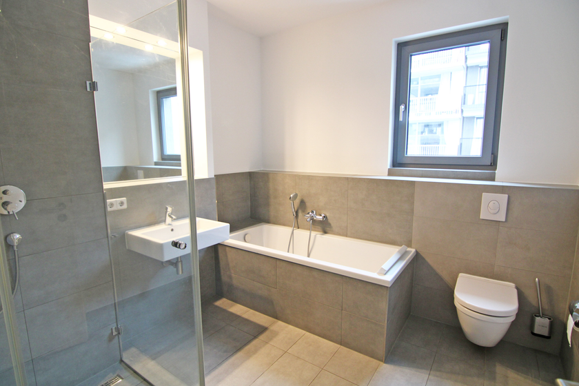 Masterbad mit Wanne+Dusche