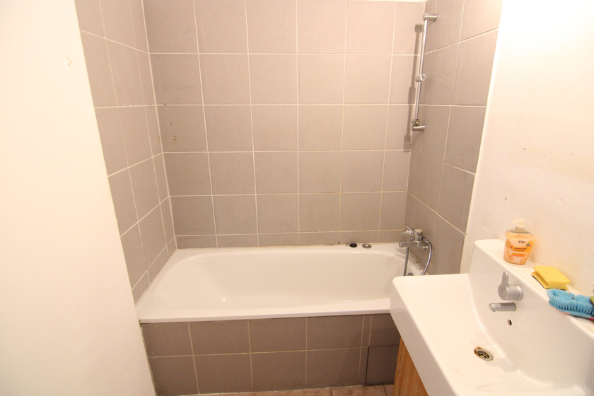 Badezimmer mit Badewanne