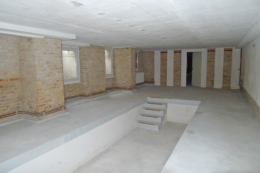 Großer Raum im Untergeschoss