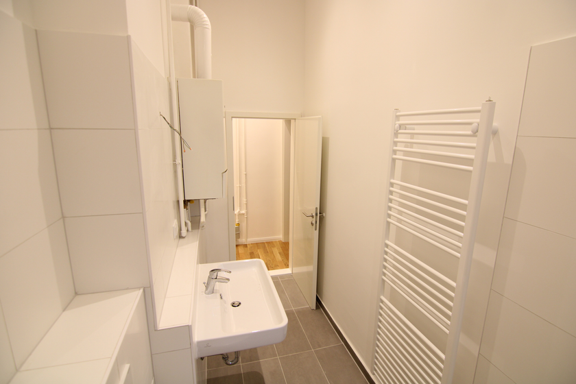 Neues Wannenbad m. Fenster