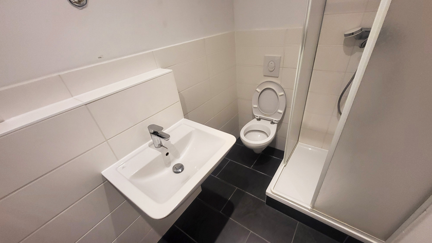 Schickes, modernes Duschbad