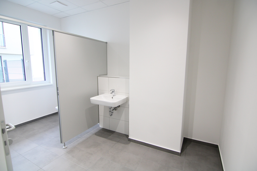 Geräumiges WC mit Vorraum