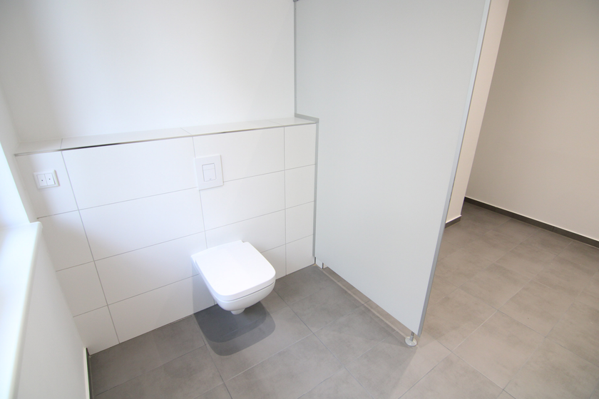 Geräumiges WC mit Vorraum