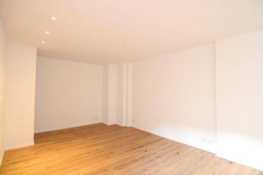 Großer Wohnbereich mit off. Kü