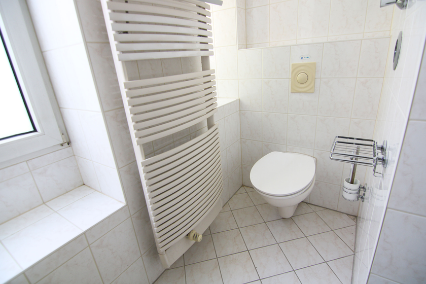 Großes Bad mit Wanne+Dusche