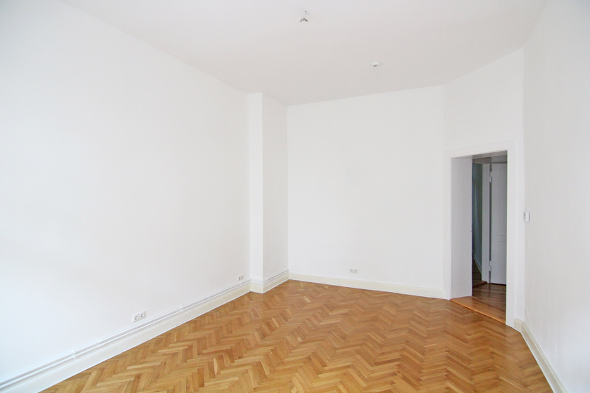 Wohnzimmer mit Südwest-Balkon