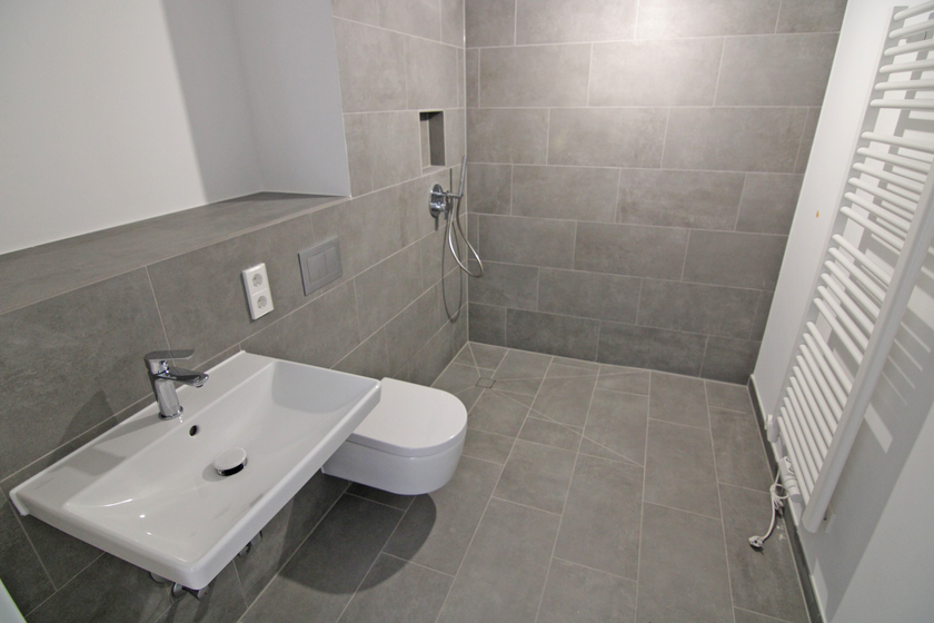 Modernes Duschbad