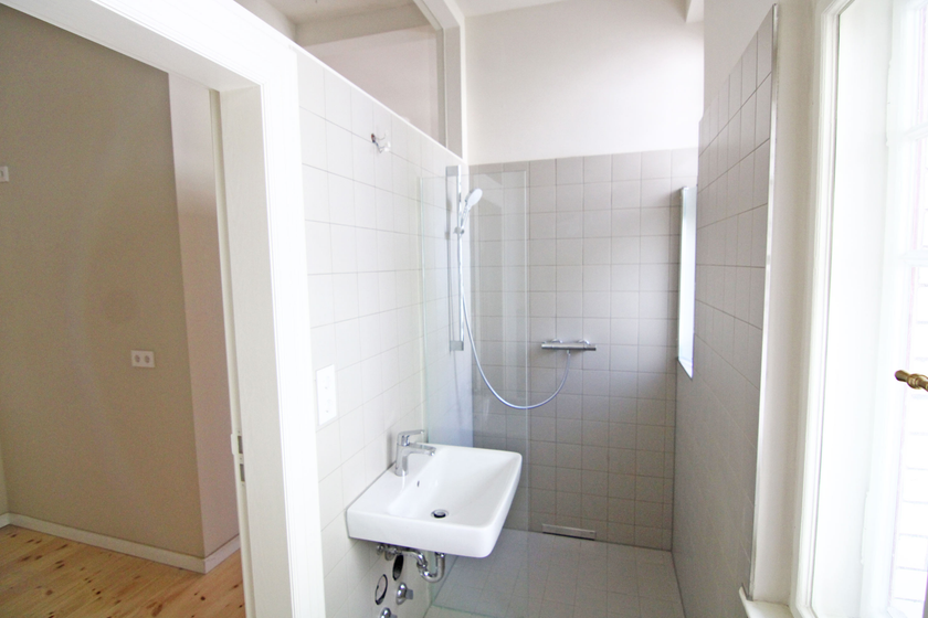 Neues Duschbad mit Fenster