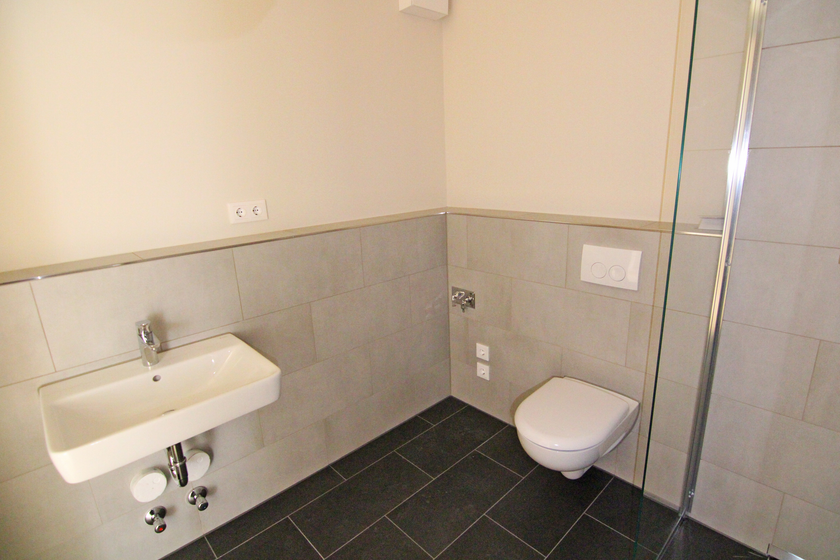 Bad mit großer Dusche