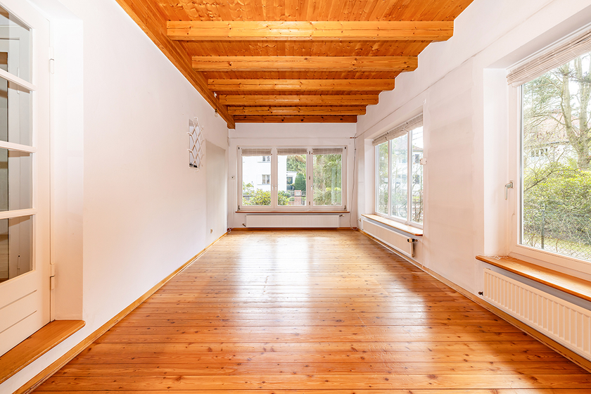 Lichtdurchflutetes Wohnzimmer