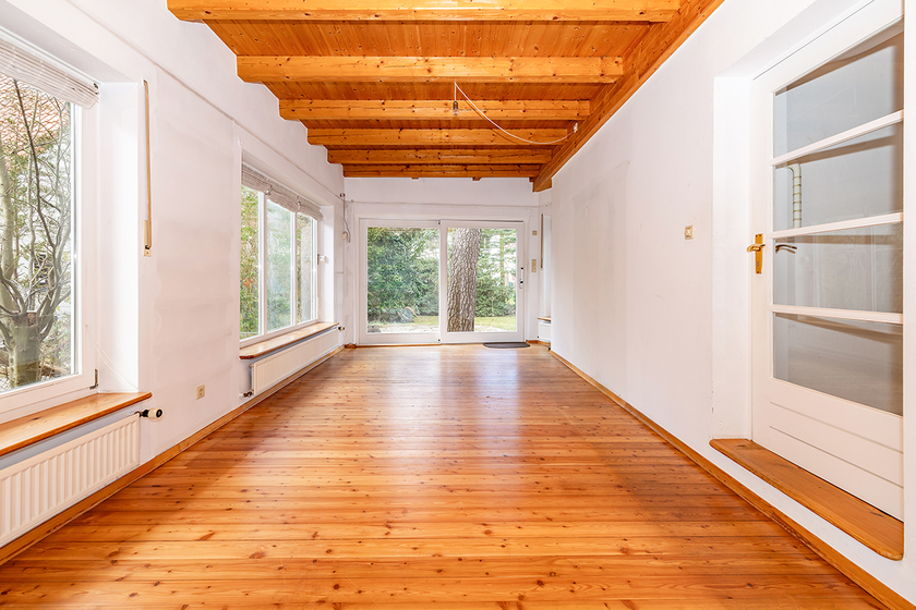 Lichtdurchflutetes Wohnzimmer