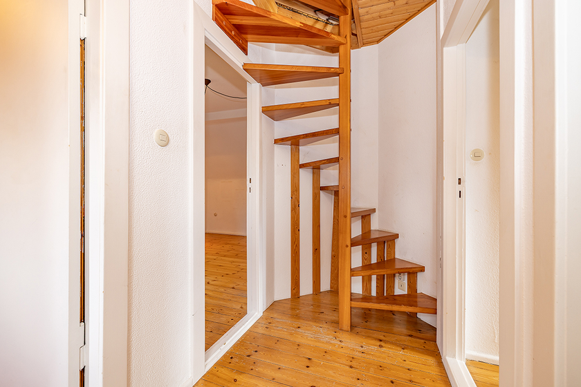 Treppe zum Dachgeschoss