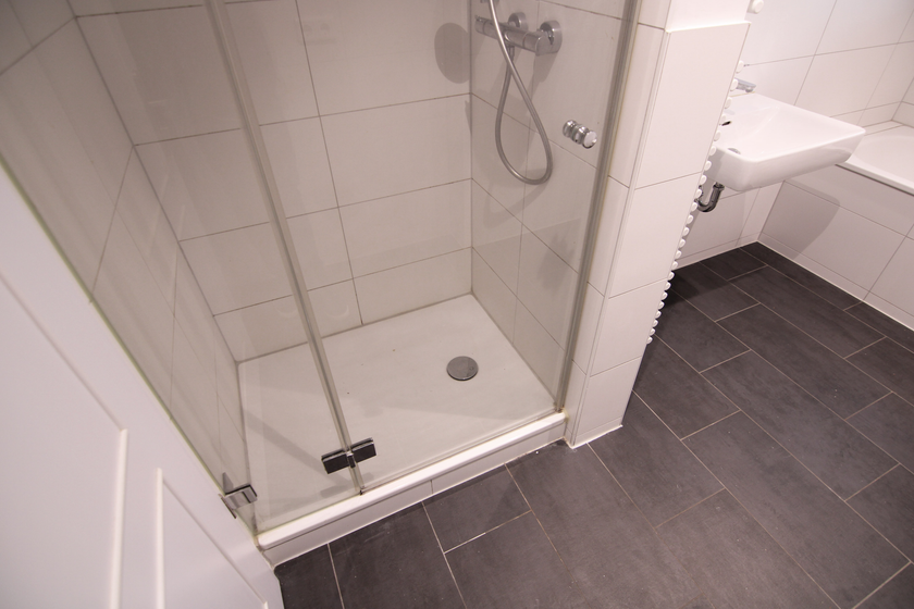 Bad mit Wanne + Dusche