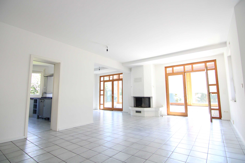 Wohnzimmer mit Kamin