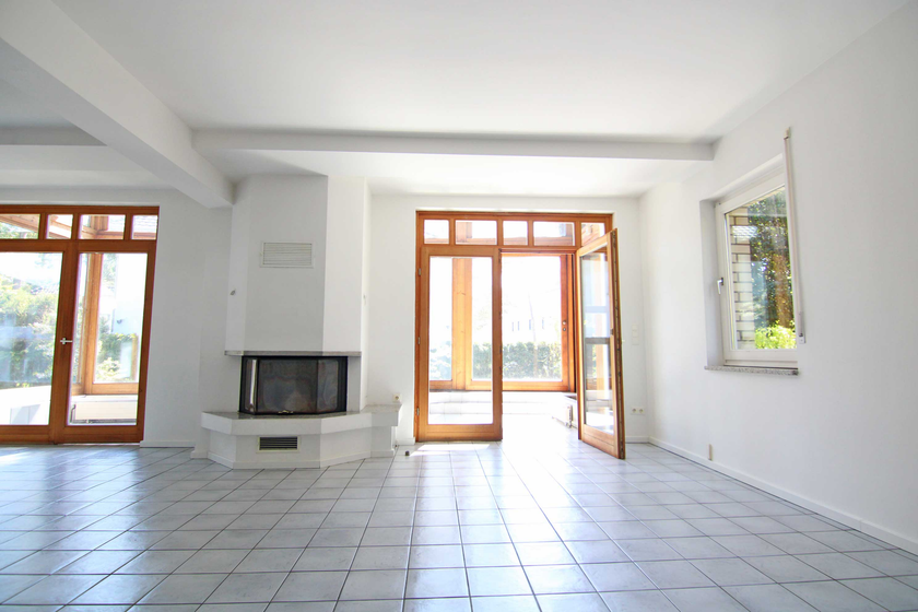 Wohnzimmer mit Kamin