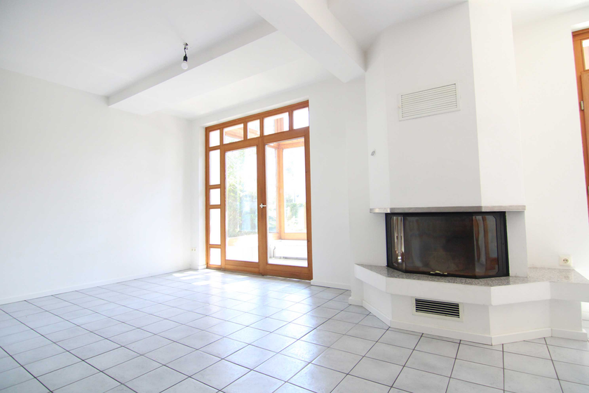 Wohnzimmer mit Kamin