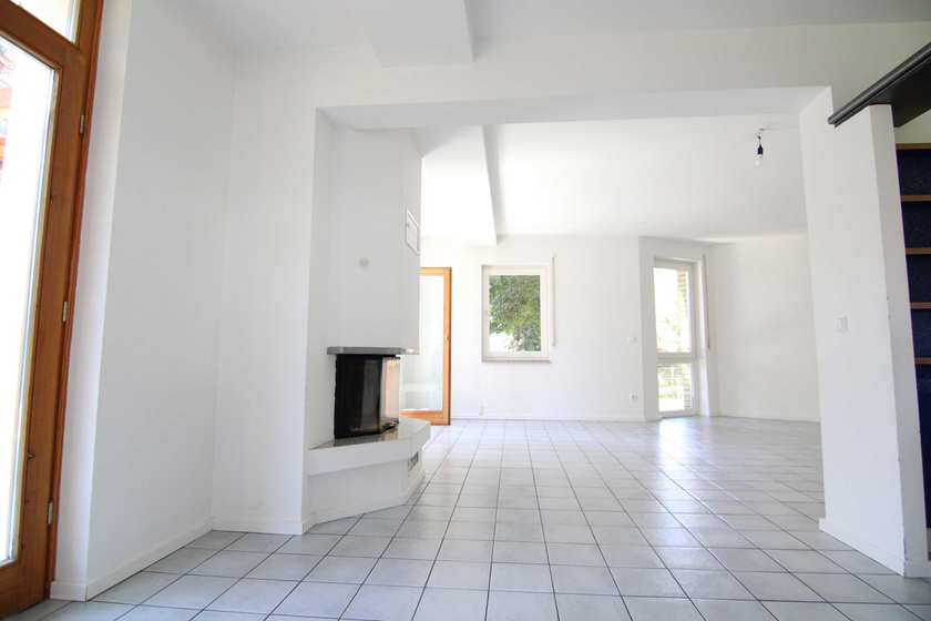 Wohnzimmer mit Kamin