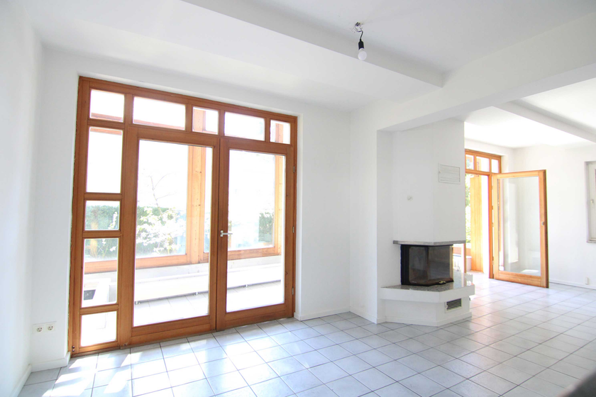 Wohnzimmer mit Kamin