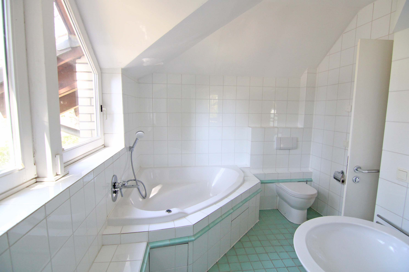 Masterbad mit Wanne + Dusche