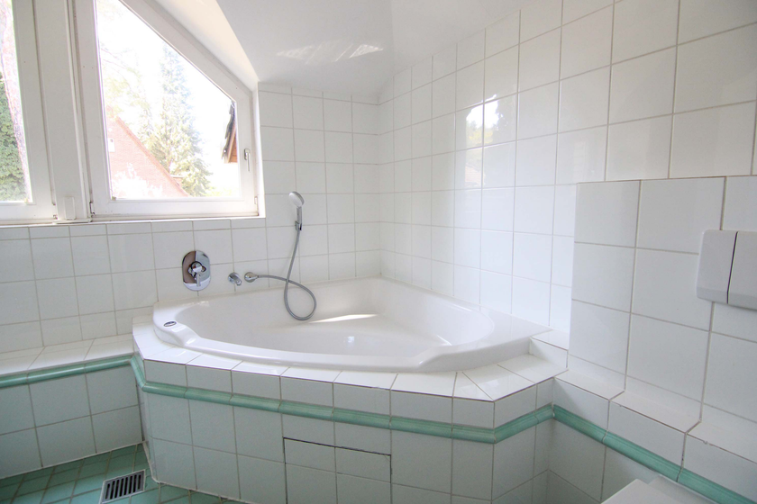 Masterbad mit Wanne + Dusche