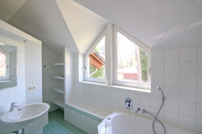 Masterbad mit Wanne + Dusche