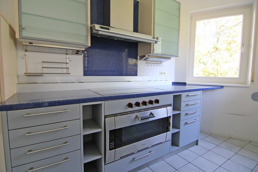 Küche mit Einbauküche