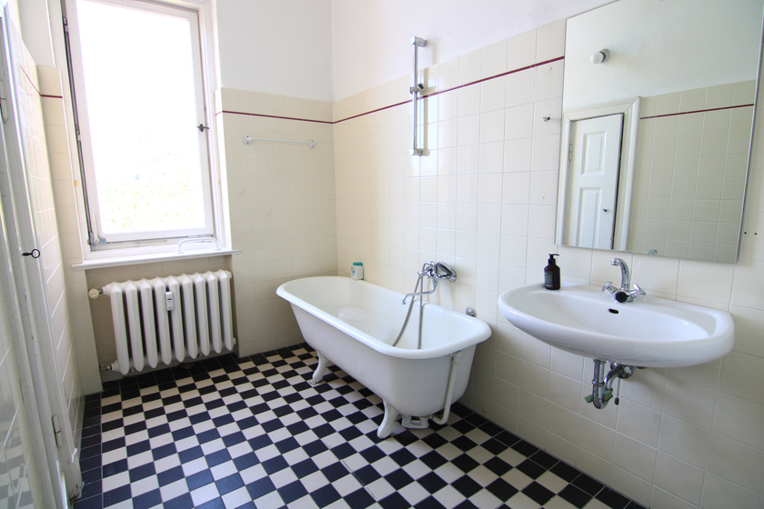Historisches Bad mit Wanne