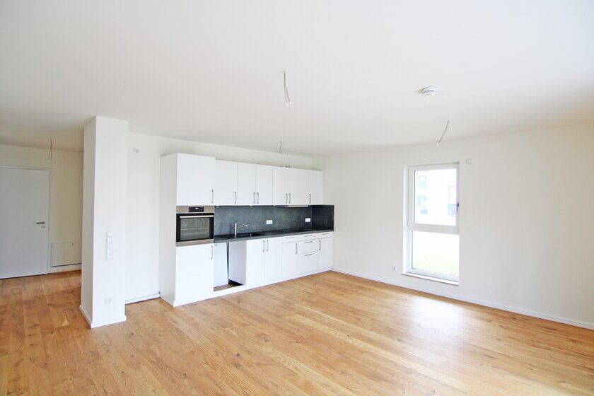 Großes Wohnzimmer/offene Küche