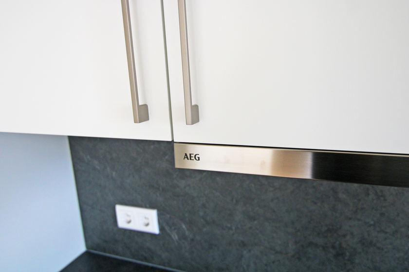 Neue, hochwertige EBK