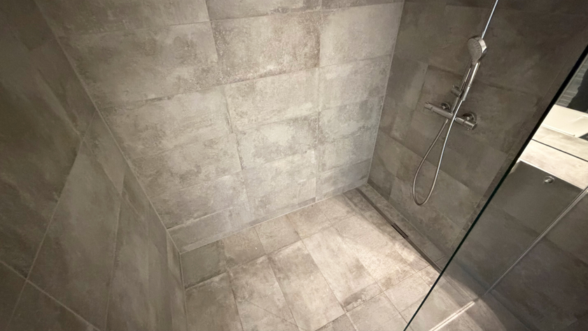 Elegantes Bad m. großer Dusche