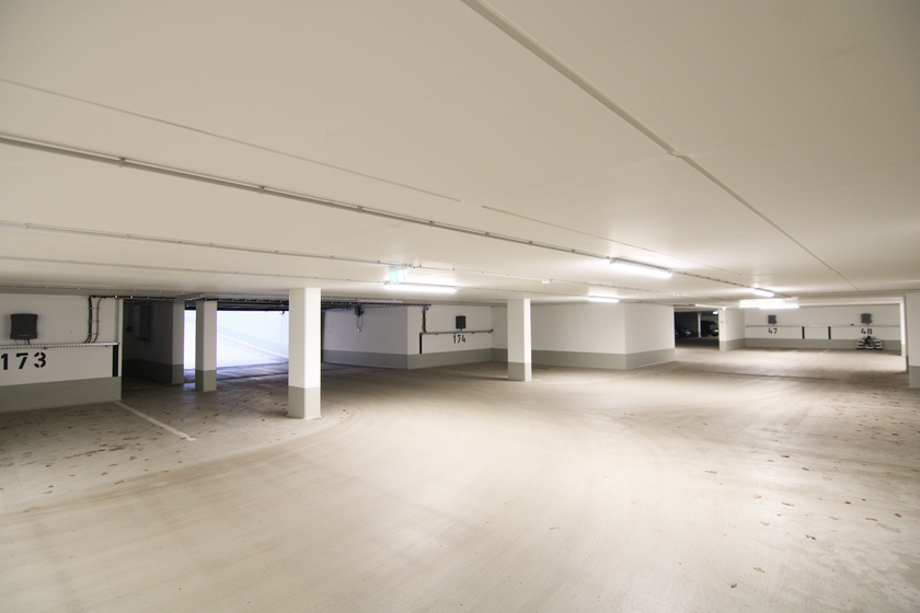 Großzügige Tiefgarage